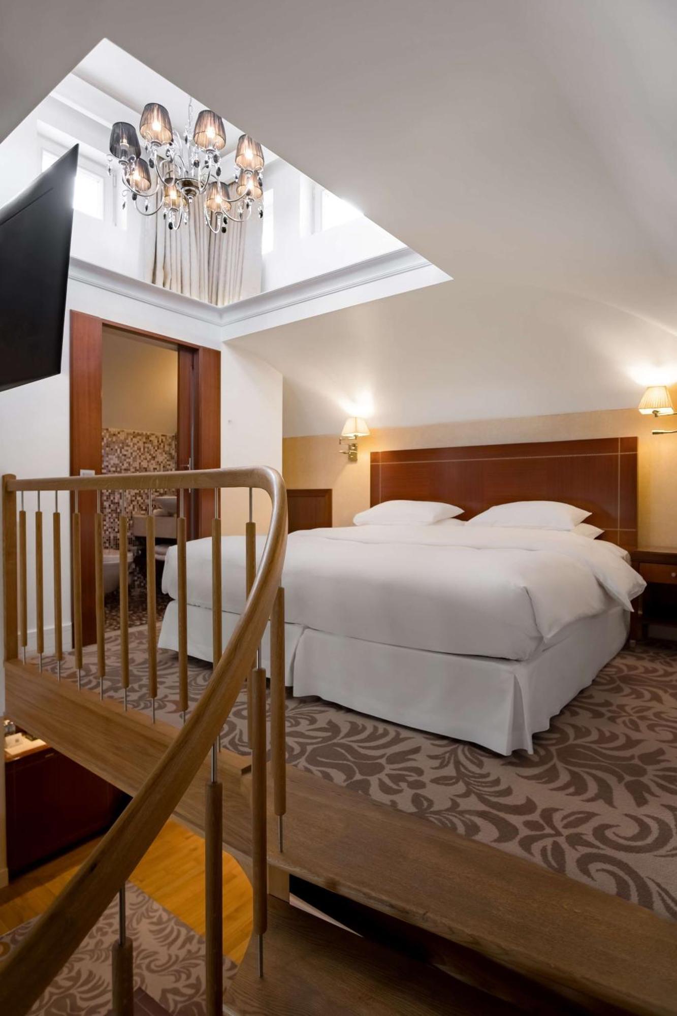 Grand Vilnius, Curio Collection By Hilton Hótel 5*